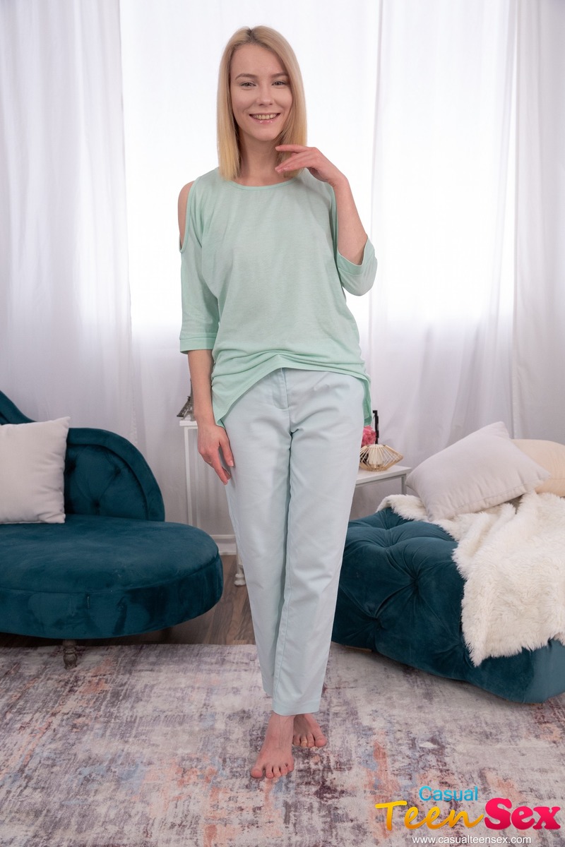 Blonde Teeny Spontaneous Anal 00