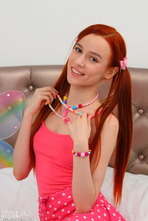 Amazing Teen In Pink 00