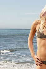 Blonde Babe Near The Sea 00