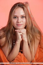 Gloria Cute Girl Posing Nude 09
