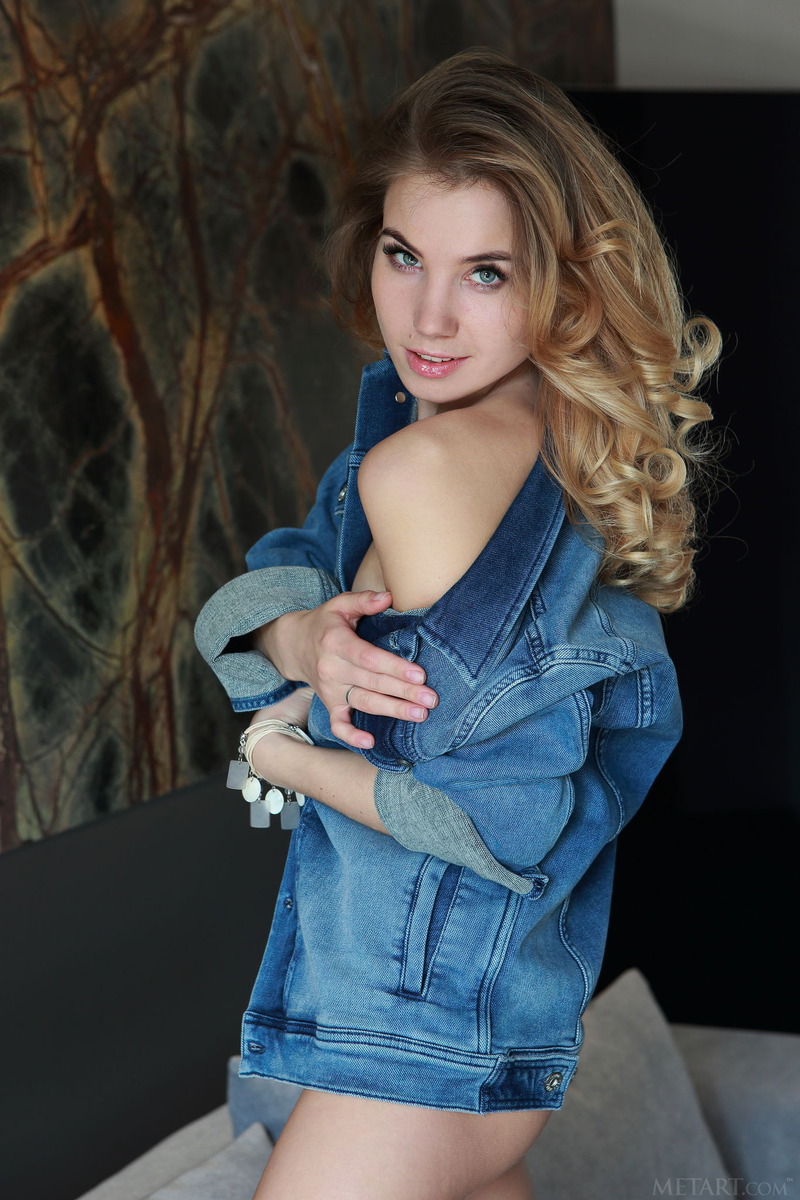 Sexy blonde locks curling around her shoulders 03