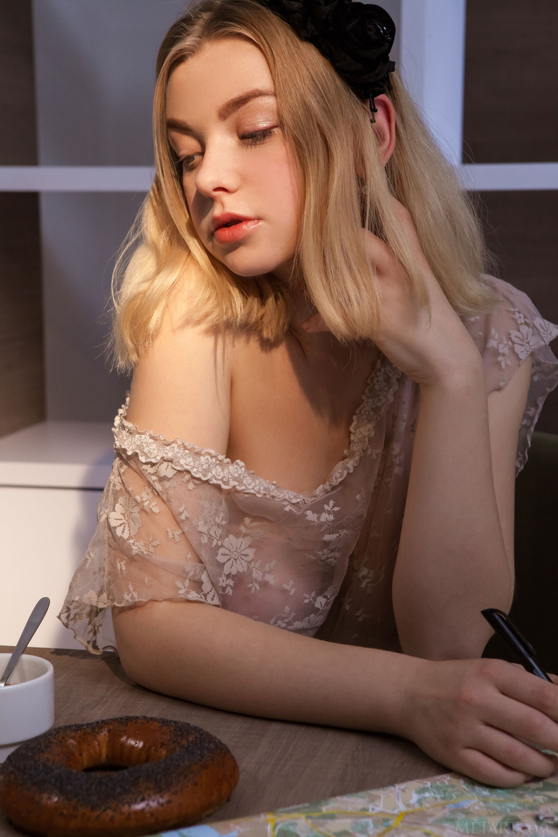 buxom blonde beauty 01