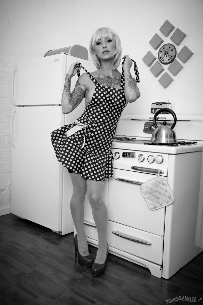 Kleio Valentien Old Style Pictures 04