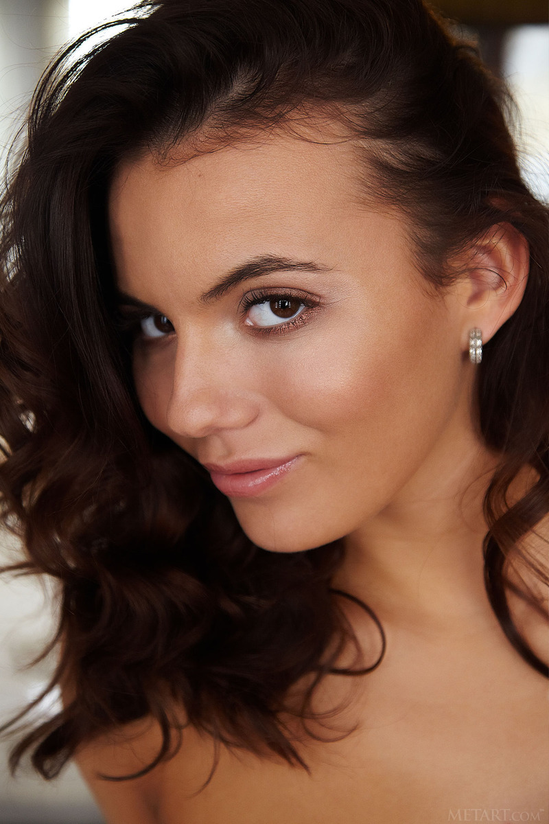 Stunning Newcomer Vanessa Decker 08