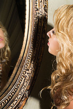 Sarah Peachez Posing In The Bathroom 16