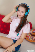 Amazing babe on the bed 00