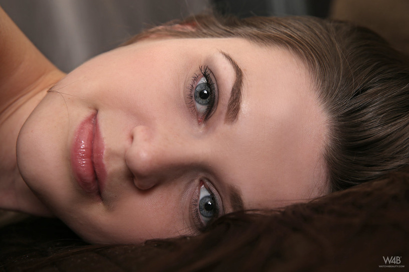 Serena Shows Hot Pussy 16